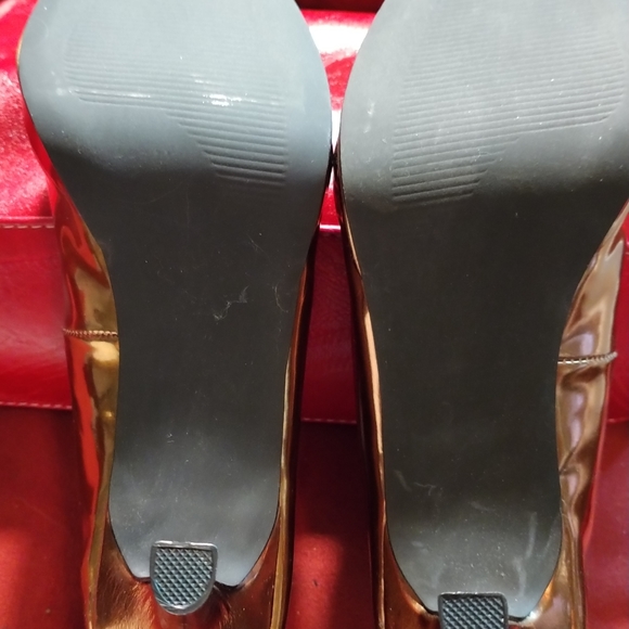 High heel pumps - Picture 2 of 5